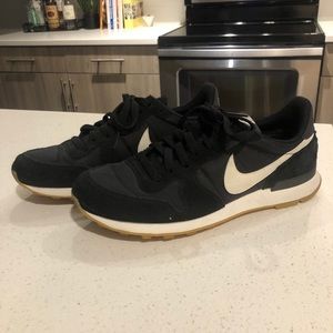 Nike Women’s ‘Internationalist’ Sneaker in Black